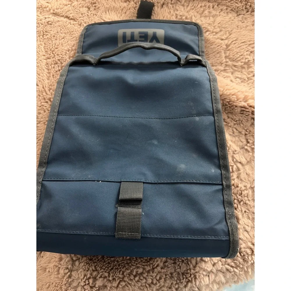 YETI Daytrip Lunch Bag Navy Blue Foldable Insulated Lunch Box Cooler